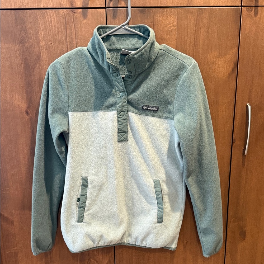 Columbia Women's Green and Sage Fleece Sweatshirt